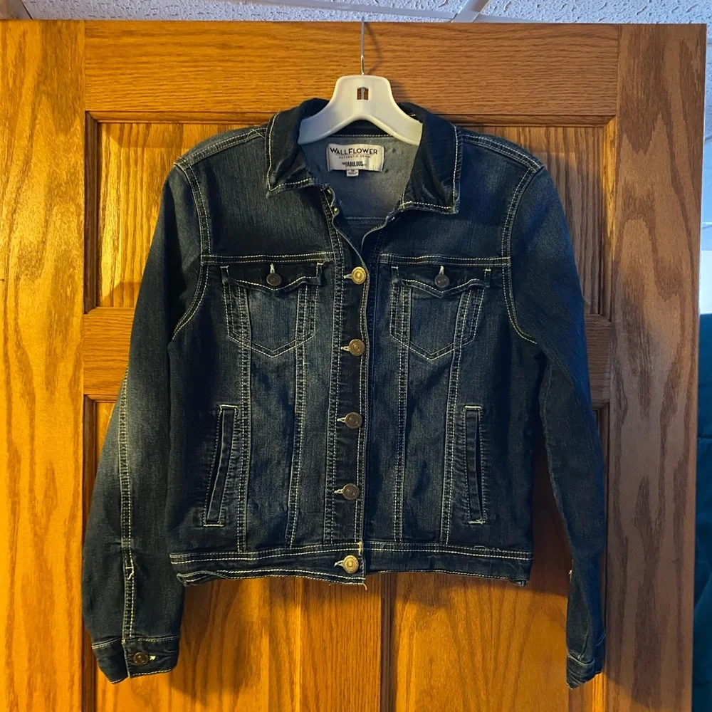 Wallflower Denim Jacket. The Fabulous Fit.  Size Medium - Picture 3 of 6
